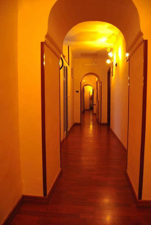 Duomo Apartments Наполи Екстериор снимка